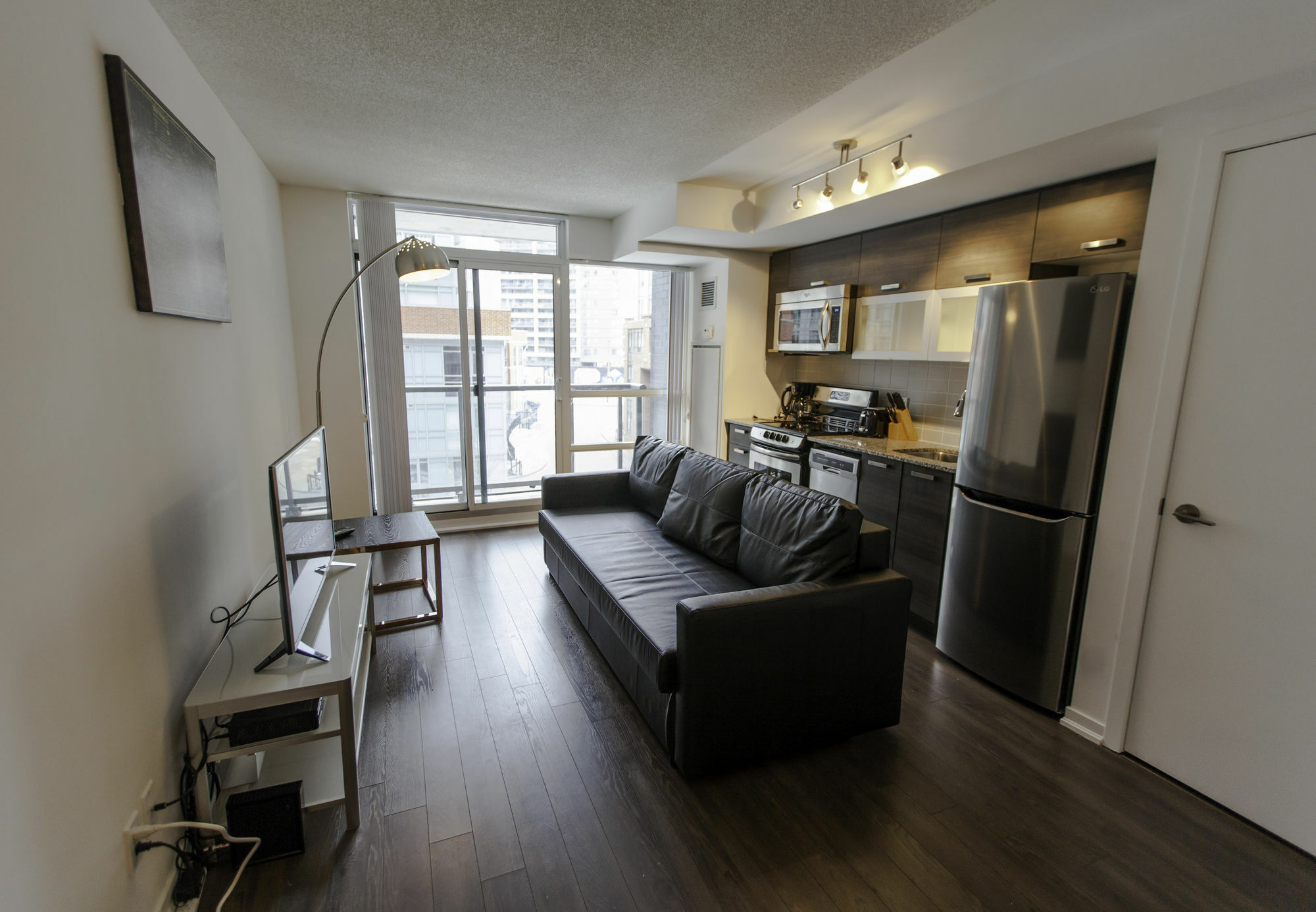 Queen Street 2 Bed Apartment Toronto Exterior photo